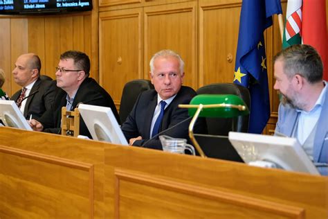 Telex: Élő adásban utalta át a város utolsó törlesztőrészletét Pécs .